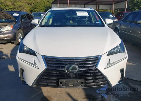 2018 Lexus Nx 300 z USA, uszkodzony, nr VIN JTJYARBZ4J2100282